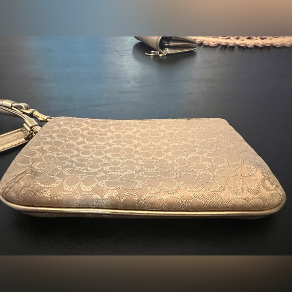 Coach wallet set women like new one has a tiny stain inside see pictures - Picture 17 of 17